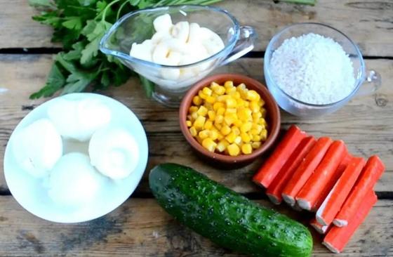 Салат с крабовыми палочками и рисом: рецепт Салат с крабовыми палочками и рисом: рецепт