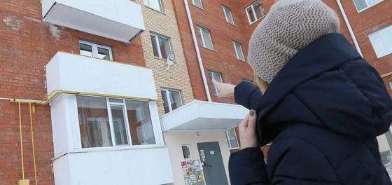 Девушка полезла по трубе в запертую квартиру и сорвалась в Костанае Девушка полезла по трубе в запертую квартиру и сорвалась в Костанае