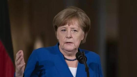 Меркель не видит возможности для присоединения России к G7 Меркель не видит возможности для присоединения России к G7