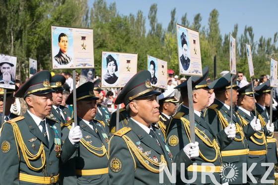 В Таразе зажжен новый «Вечный огонь» В Таразе зажжен новый «Вечный огонь»