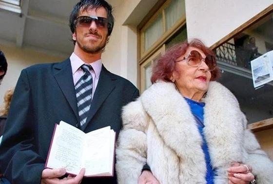 ШҚО-да 65 жастағы әжей өзінен жиырма жас кіші жігітке тұрмысқа шыққанына өкініп қалды ШҚО-да 65 жастағы әжей өзінен жиырма жас кіші жігітке тұрмысқа шыққанына өкініп қалды