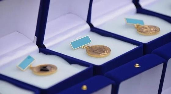 Продажу знака "Алтын белгі" за полмиллиона прокомментировали в МОН Продажу знака "Алтын белгі" за полмиллиона прокомментировали в МОН