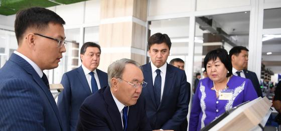 Назарбаев похвалил шымкентцев за трудолюбие Назарбаев похвалил шымкентцев за трудолюбие