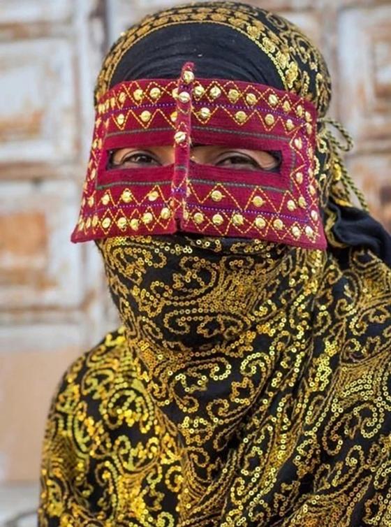 Необычные традиции: почему иранские женщины носят "усы" Необычные традиции: почему иранские женщины носят "усы"