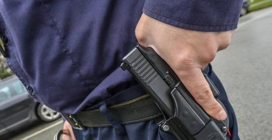 Полицейский выстрелил в воздух, чтобы задержать автора в Астане Полицейский выстрелил в воздух, чтобы задержать автора в Астане