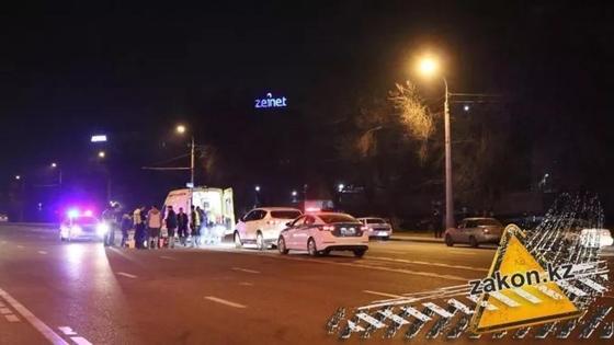 Алматыда жүк көлігінің астына әдейі түскен ер адам қаза тапты (фото) Алматыда жүк көлігінің астына әдейі түскен ер адам қаза тапты (фото)