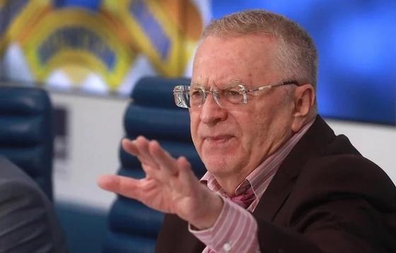Жириновский о секс-скандале в Госдуме: "Не буду бегать и подсматривать" Жириновский о секс-скандале в Госдуме: "Не буду бегать и подсматривать"