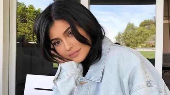 Паника на Уолл-стрит: твит сестры Ким Кардашьян похоронил Snapchat Паника на Уолл-стрит: твит сестры Ким Кардашьян похоронил Snapchat