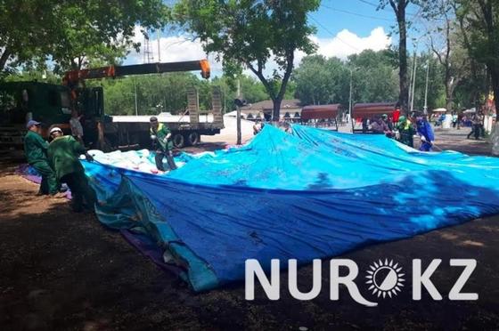 После трагедии в Астане вывоз нелегального батута в Караганде закончился вызовом полиции После трагедии в Астане вывоз нелегального батута в Караганде закончился вызовом полиции