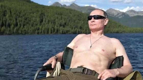 Коучинг по Владимиру Путину. В Британии вышла сатирическая книга лайфхаков от президента России Коучинг по Владимиру Путину. В Британии вышла сатирическая книга лайфхаков от президента России