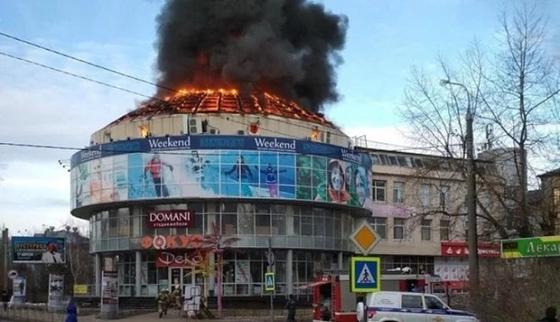 Загоревшийся в Архангельске ТЦ не проверили после кемеровской трагедии Загоревшийся в Архангельске ТЦ не проверили после кемеровской трагедии