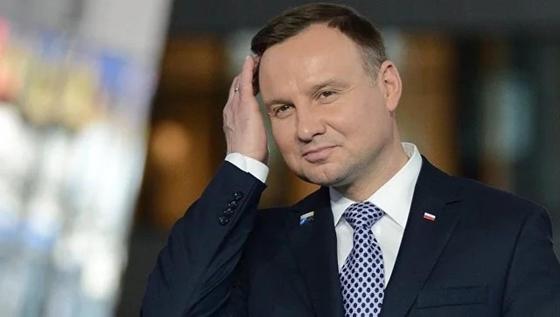 Кортеж президента Польши столкнулся с мальчиком на самокате Кортеж президента Польши столкнулся с мальчиком на самокате
