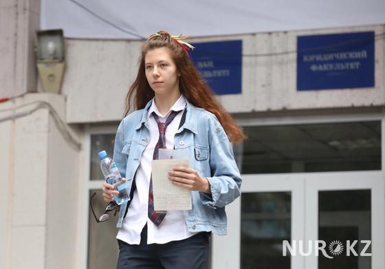 Не готовился и не волнуюсь: алматинские выпускники сдают ЕНТ (Фото) Не готовился и не волнуюсь: алматинские выпускники сдают ЕНТ (Фото)