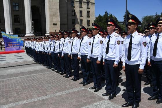 Мадина Садвакасова, Али Окапов, Беркут: грандиозный концерт устроили для полицейских Алматы Мадина Садвакасова, Али Окапов, Беркут: грандиозный концерт устроили для полицейских Алматы