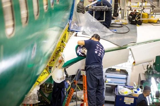 Эксклюзивные фотографии сборки первого Boeing-737 MAX 8 Авиакомпании SCAT Эксклюзивные фотографии сборки первого Boeing-737 MAX 8 Авиакомпании SCAT