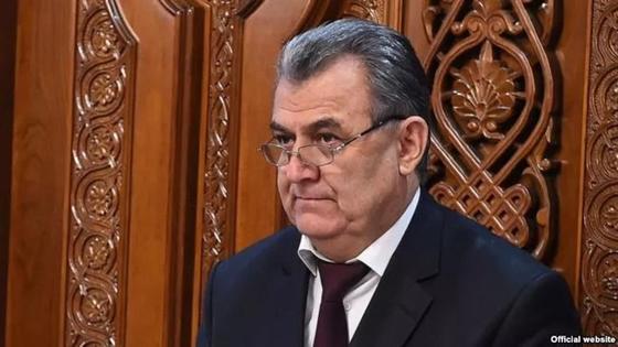 В Таджикистане предлагают уволить министра образования за "ломаный русский язык" (видео) В Таджикистане предлагают уволить министра образования за "ломаный русский язык" (видео)