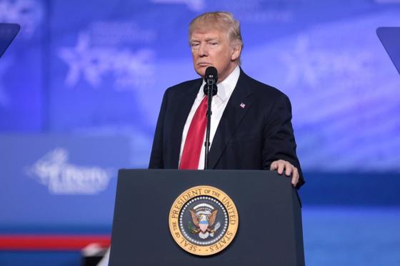Трамп раскритиковал Макрона и Трюдо за высокие пошлины для США Трамп раскритиковал Макрона и Трюдо за высокие пошлины для США