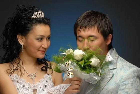 Нәби Аймұратов жары Жазирамен. Фото: Интернет желісінен Нәби Аймұратов жары Жазирамен. Фото: Интернет желісінен