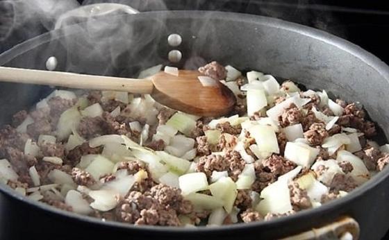 Жаренный фарш с луком Жаренный фарш с луком