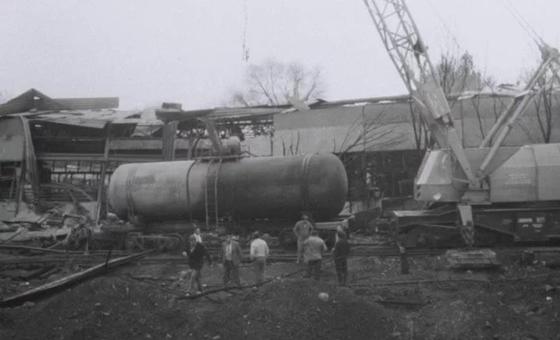 1989 жылы Алматы-2 вокзалындағы өрттен кейінгі сәт. Фото: Мұрағат. 1989 жылы Алматы-2 вокзалындағы өрттен кейінгі сәт. Фото: Мұрағат.