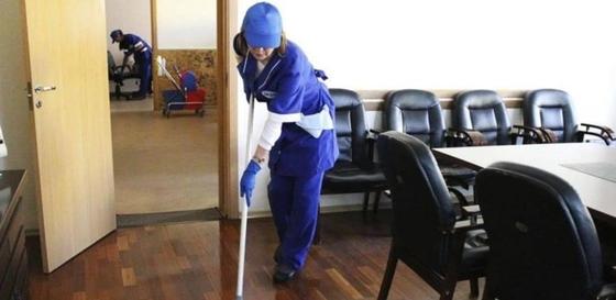 Пять уборщиц носили взятки директору школы в Караганде Пять уборщиц носили взятки директору школы в Караганде