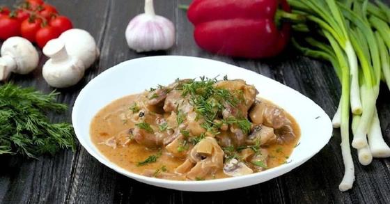 Печень по-строгановски: классический рецепт Печень по-строгановски: классический рецепт