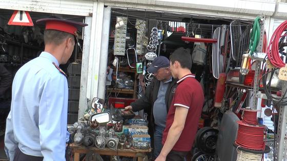 Рейд на авторынке «Жибек Жолы» провели полицейские Алматы (фото) Рейд на авторынке «Жибек Жолы» провели полицейские Алматы (фото)