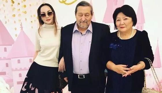 Танымал журналист қызын жақтап шыққан Баянның әкесіне жауап берді Танымал журналист қызын жақтап шыққан Баянның әкесіне жауап берді
