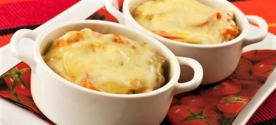 Запеченная курица с картошкой и сыром Запеченная курица с картошкой и сыром