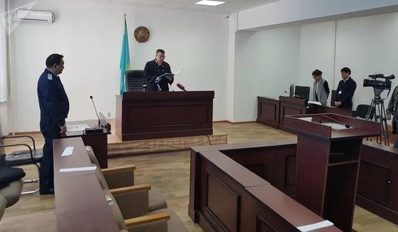 Осуждены экс-главы «Казавиаспаса» и «Казавиалесохраны» за взятку в 100 тыс. долларов (фото, видео) Осуждены экс-главы «Казавиаспаса» и «Казавиалесохраны» за взятку в 100 тыс. долларов (фото, видео)
