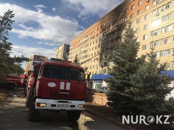 Многоэтажный дом загорелся в Актобе Многоэтажный дом загорелся в Актобе