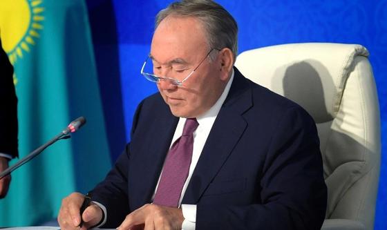 Назарбаев подчеркнул серьезный авторитет профсоюзного движения в казахстанском обществе Назарбаев подчеркнул серьезный авторитет профсоюзного движения в казахстанском обществе