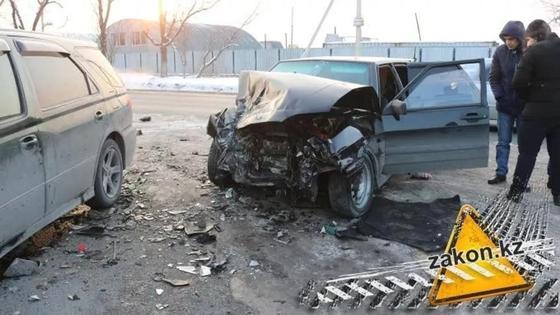 Алматыда ірі жол апатынан бес адам зардап шекті Алматыда ірі жол апатынан бес адам зардап шекті