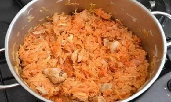 Как потушить картошку с капустой и мясом в кастрюле Как потушить картошку с капустой и мясом в кастрюле