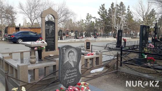Павлодарцы накрывают столы на кладбище как в элитном ресторане Павлодарцы накрывают столы на кладбище как в элитном ресторане