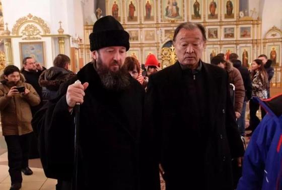 Голливудские звезды побывали в мечети и церкви Усть-Каменогорска Голливудские звезды побывали в мечети и церкви Усть-Каменогорска