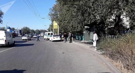 Разбросало по дороге: водитель сбил двух девушек и скрылся с места ДТП в Алматы Разбросало по дороге: водитель сбил двух девушек и скрылся с места ДТП в Алматы