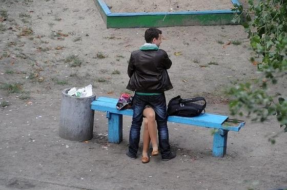 Фотограф четыре года снимал, что происходит на лавочке Фотограф четыре года снимал, что происходит на лавочке
