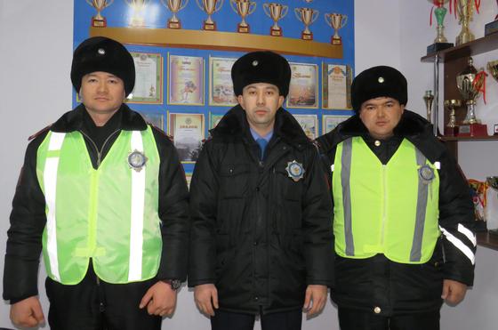 Полицейские на руках отнесли в больницу потерявшую сознание беременную карандинку Полицейские на руках отнесли в больницу потерявшую сознание беременную карандинку