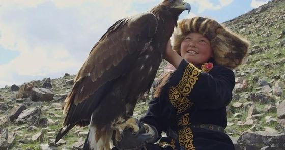 Он үш жасар қазақ қызын көру үшін әлемнің 31 елінен туристер ағылды Он үш жасар қазақ қызын көру үшін әлемнің 31 елінен туристер ағылды