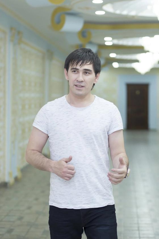 Танымал әнші бірінші әйелін соққыға жықты деп айыптағандарға жауап берді (фото) Танымал әнші бірінші әйелін соққыға жықты деп айыптағандарға жауап берді (фото)