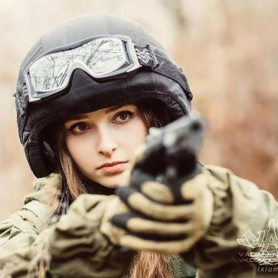 Көркіне көз тоймайтын әскери формадағы ару жігіттердің арманына айналуда (фото) Көркіне көз тоймайтын әскери формадағы ару жігіттердің арманына айналуда (фото)