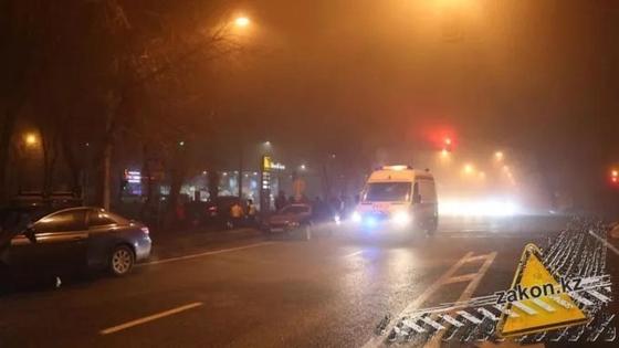 ДТП с "перевертышем" в Алматы: пострадали 5 человек ДТП с "перевертышем" в Алматы: пострадали 5 человек