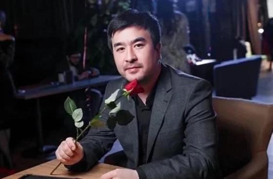 Отандық әнші атағын шығару үшін тойда тегін ән салуға көшті. Фото: NUR.KZ. Отандық әнші атағын шығару үшін тойда тегін ән салуға көшті. Фото: NUR.KZ.