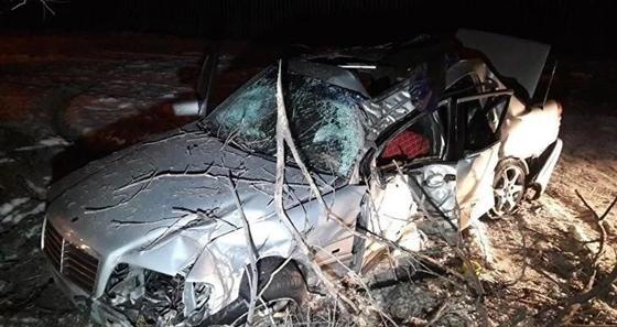 Mercedes перевернулся в Алматы: погибла девушка Mercedes перевернулся в Алматы: погибла девушка