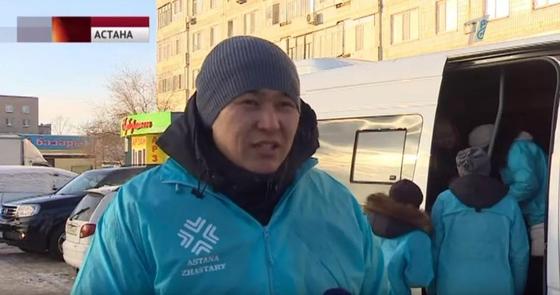 Аязда көлігімен халықты тегін тасыған астаналық еріктілер елді тәнті етті Аязда көлігімен халықты тегін тасыған астаналық еріктілер елді тәнті етті