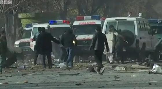 В Кабуле смертник взорвал машину скорой помощи: 95 погибших В Кабуле смертник взорвал машину скорой помощи: 95 погибших