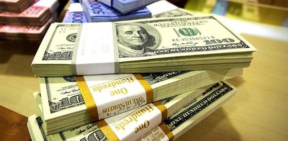 Курс доллара взлетел сразу на три тенге Курс доллара взлетел сразу на три тенге