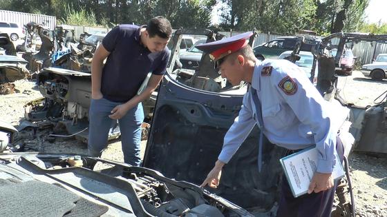 Рейд по авторынкам Алматы провели полицейские (фото) Рейд по авторынкам Алматы провели полицейские (фото)