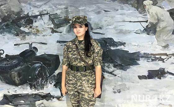 04.08 "Мы – ухоженные и утонченные": девушка-военный о женщинах на службе 04.08 "Мы – ухоженные и утонченные": девушка-военный о женщинах на службе